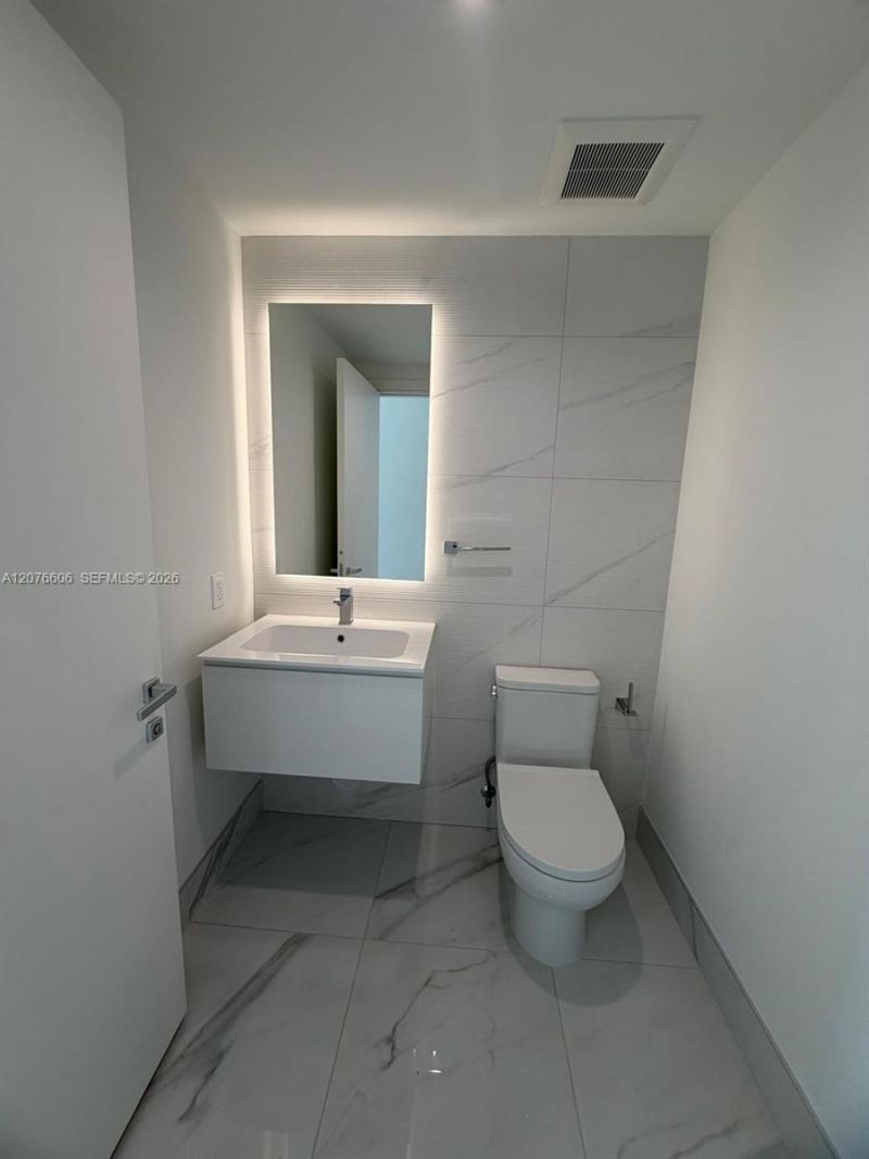 1170 E Hallandale Beach Blvd, Unit 607, Hallandale Beach, FL 33009 Photo