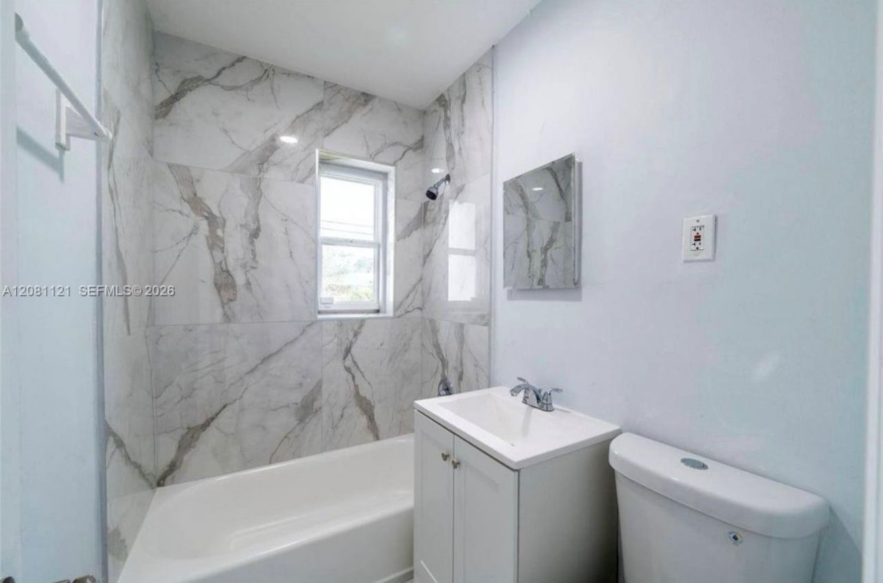 425 NW 14th Way , Fort Lauderdale, FL 33311 Photo