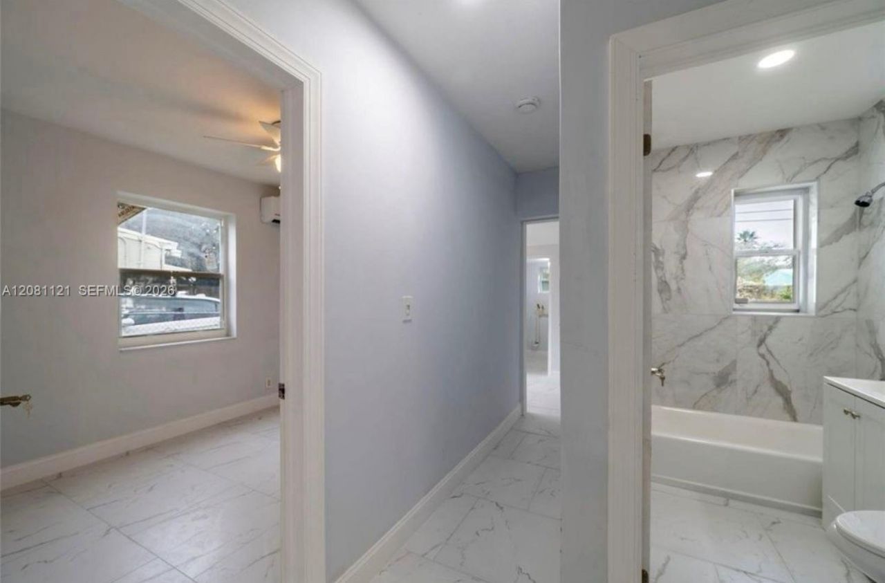 425 NW 14th Way , Fort Lauderdale, FL 33311 Photo
