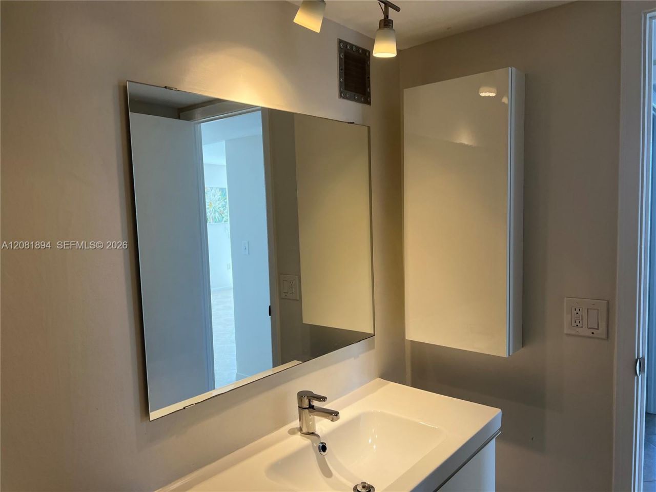 1833 S Ocean Dr , Unit 812, Hallandale Beach, FL 33009 Photo