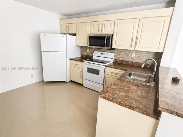 10131 W Sunrise Blvd , Unit 204, Plantation, FL 33322
