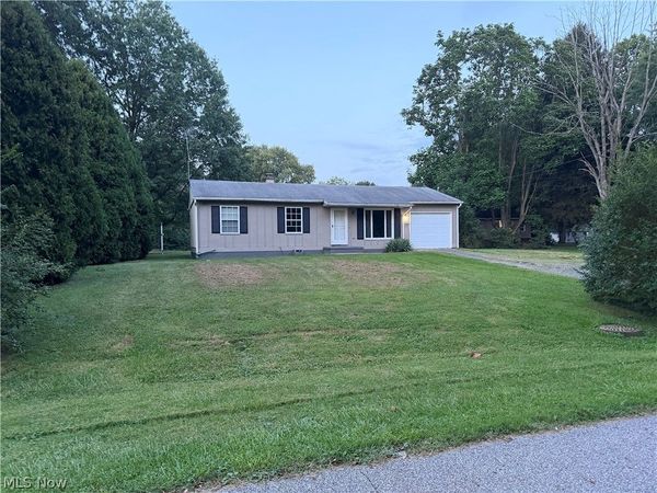 4048 Woodside Drive NW, Warren, OH 44483