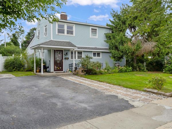 42 Mockingbird Lane , Levittown, NY 11756