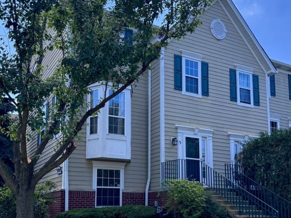 2424 Courtyard Circle , Unit 5, Aurora, IL 60506