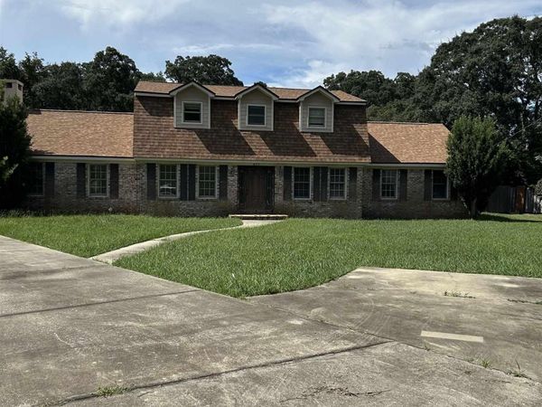 817 Bay Cliffs Rd, Gulf Breeze, FL 32561
