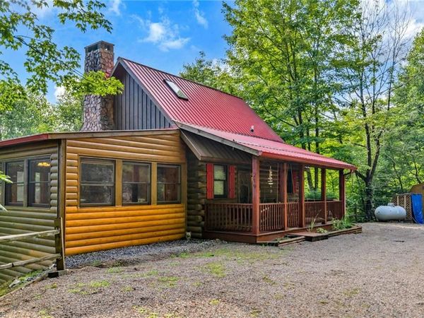 219 Ravenwood Drive, West Jefferson, NC 28694