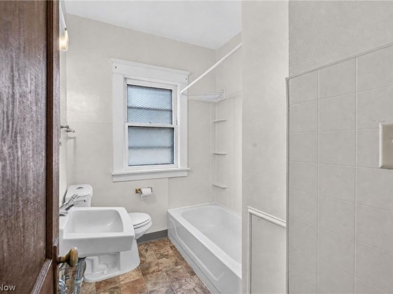 11616 Buckingham Avenue, Cleveland, OH 44120 Photo 17