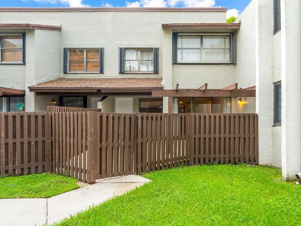 10020 NW 9th St Cir , Unit 103, Miami, FL 33172