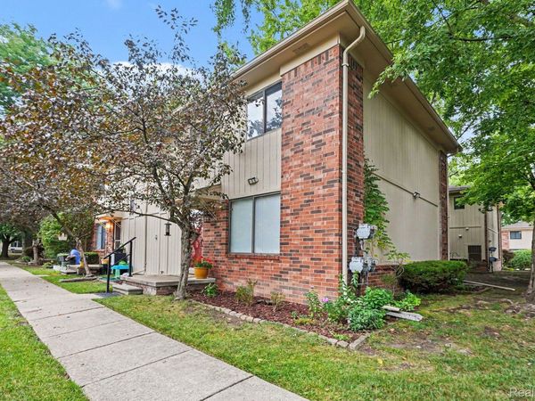 40861 Highpointe Drive , Clinton Township, Mi 48038