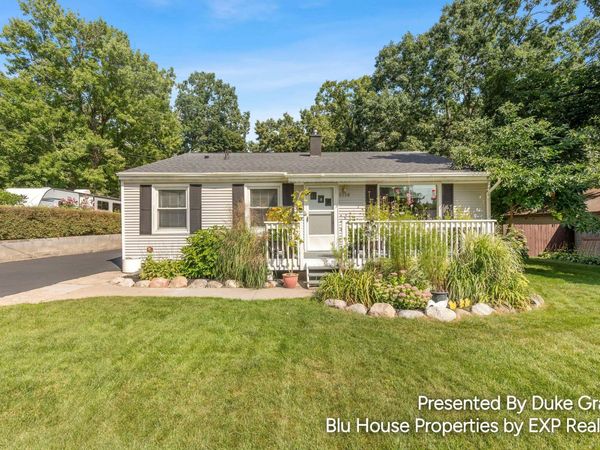 5228 Larkin Avenue NE, Comstock Park, MI 49321