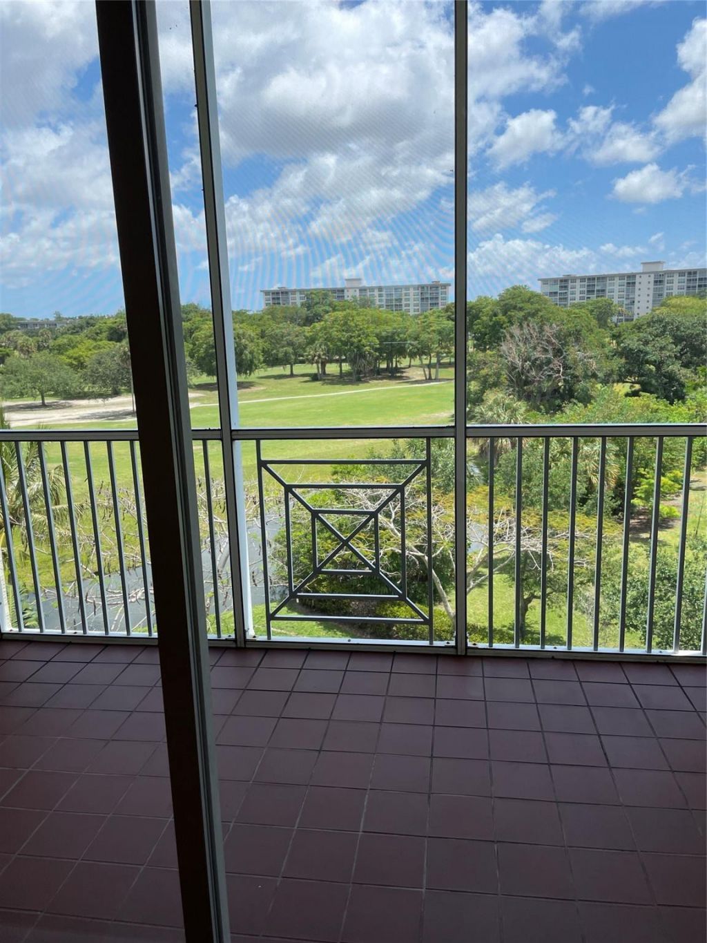 3500 Oaks Clubhouse Drive, Unit 510, Pompano Beach, FL 33069 Photo