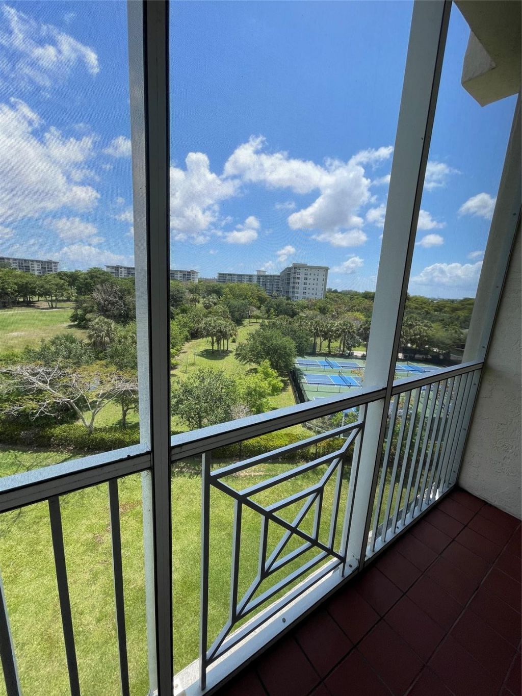3500 Oaks Clubhouse Drive, Unit 510, Pompano Beach, FL 33069 Photo