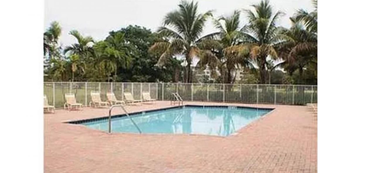 3500 Oaks Clubhouse Drive, Unit 510, Pompano Beach, FL 33069 Photo