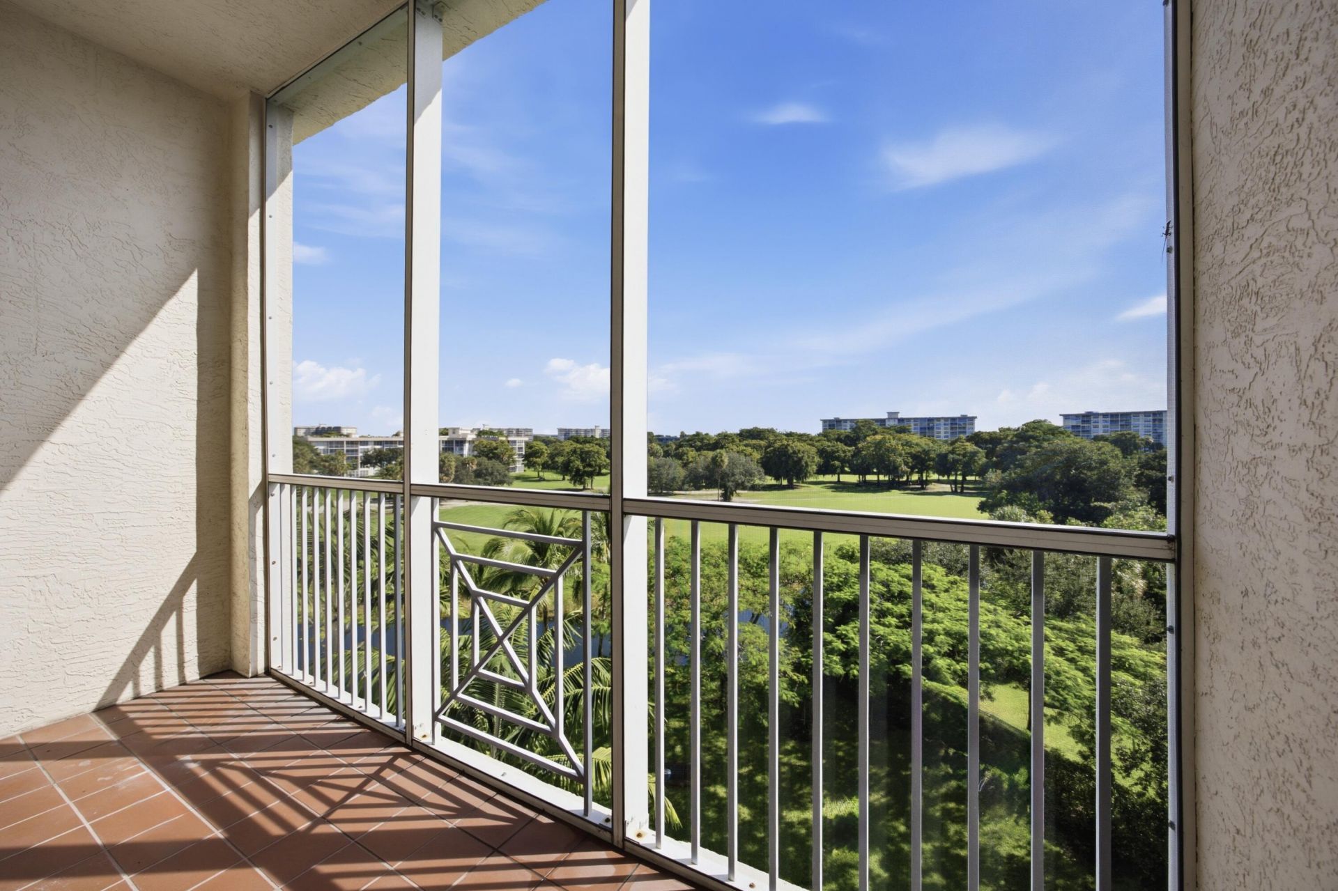 3500 Oaks Clubhouse Drive, Unit 510, Pompano Beach, FL 33069 Photo