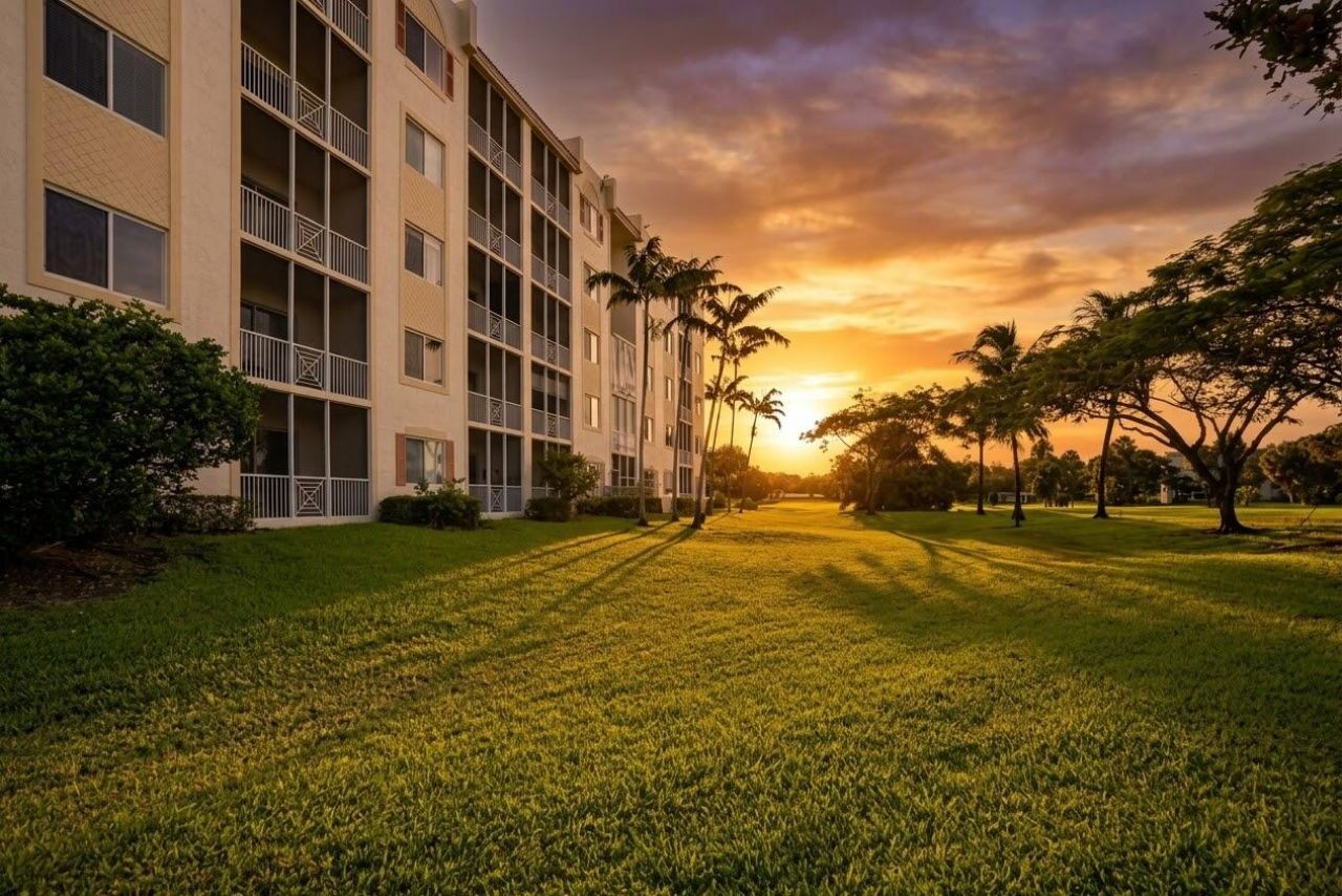 3500 Oaks Clubhouse Drive, Unit 510, Pompano Beach, FL 33069 Photo