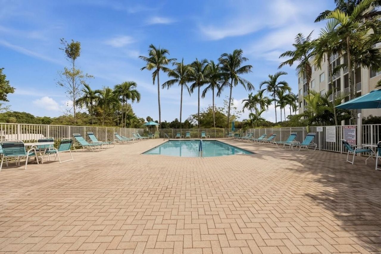 3500 Oaks Clubhouse Drive, Unit 510, Pompano Beach, FL 33069 Photo