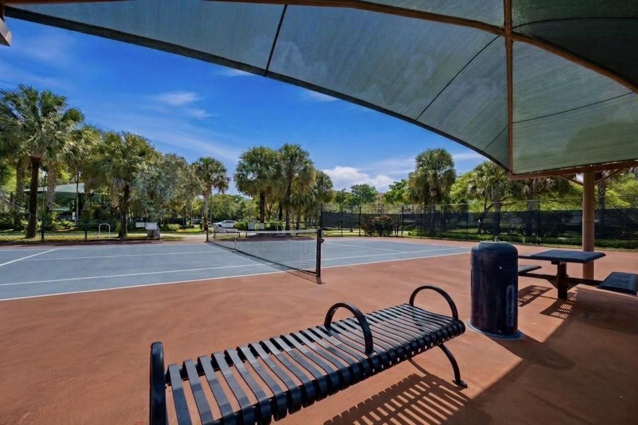 3500 Oaks Clubhouse Drive, Unit 510, Pompano Beach, FL 33069 Photo