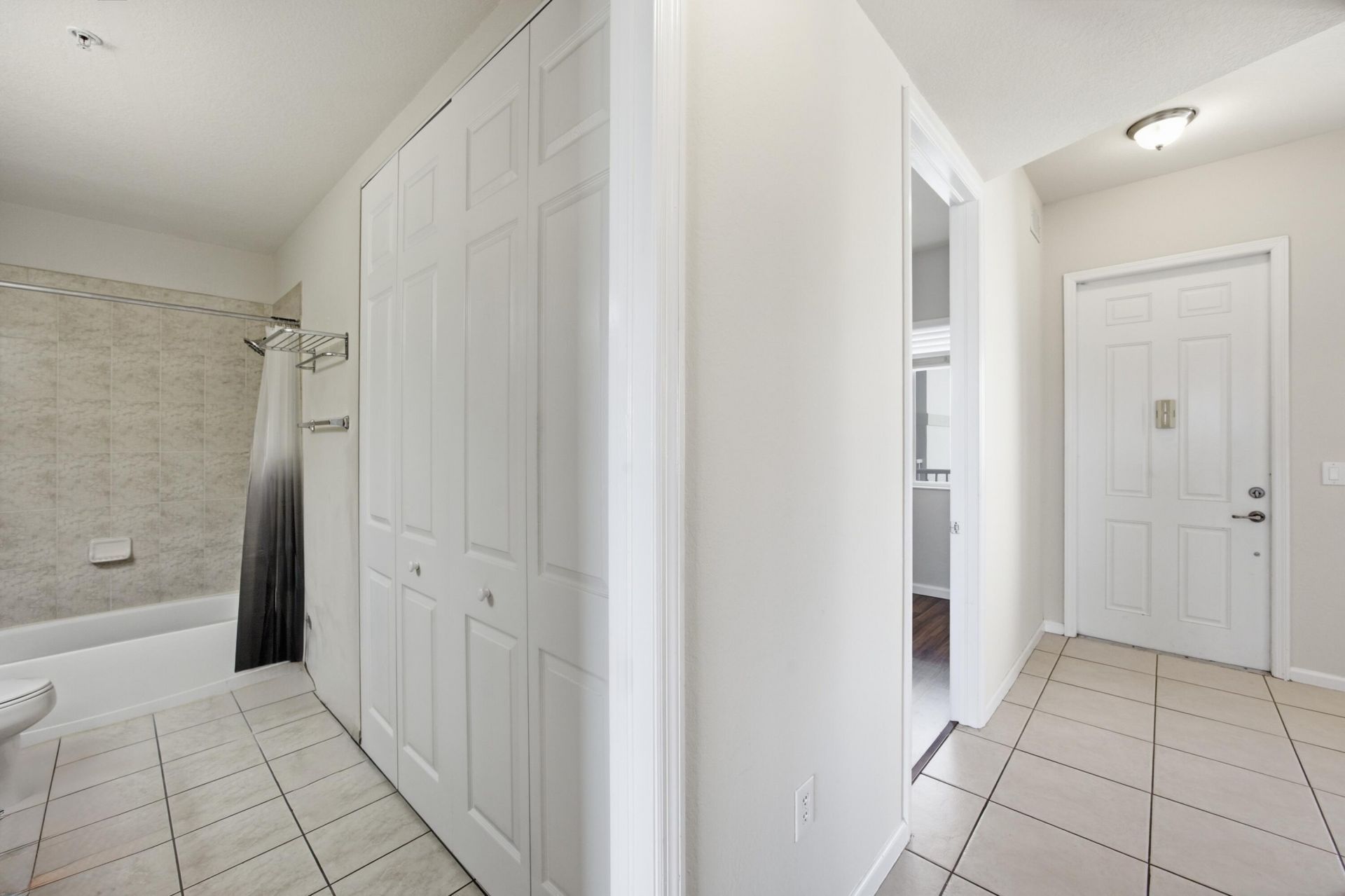 3500 Oaks Clubhouse Drive, Unit 510, Pompano Beach, FL 33069 Photo
