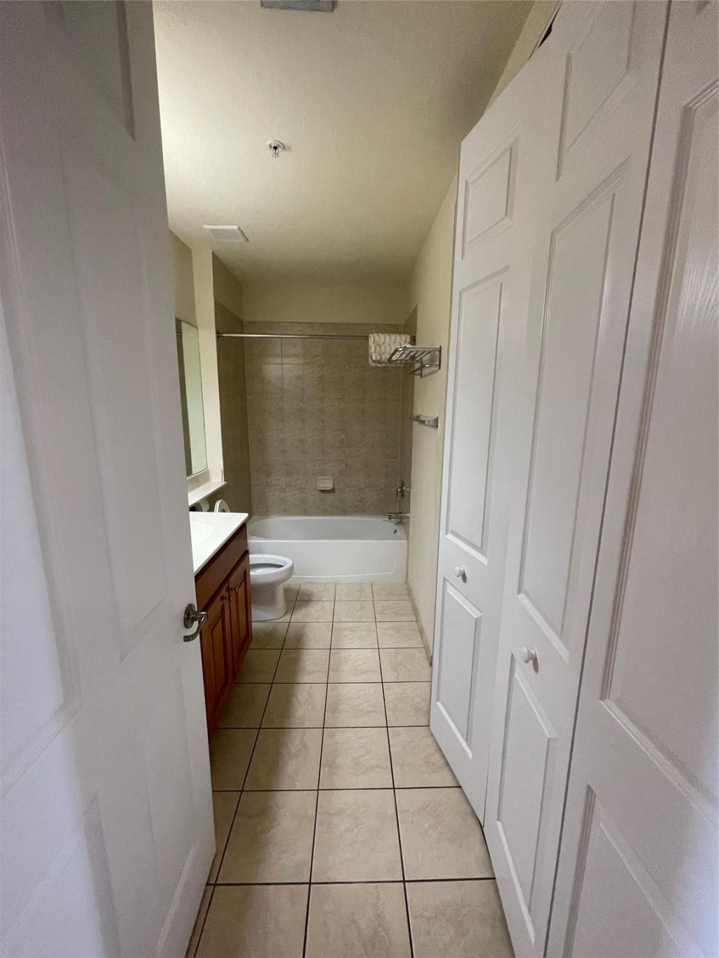 3500 Oaks Clubhouse Drive, Unit 510, Pompano Beach, FL 33069 Photo