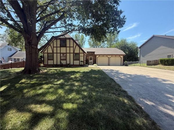 206 Fawn Valley Street, Lansing, KS 66043