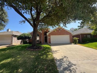 6916 Indiana Avenue, Fort Worth, TX 76137