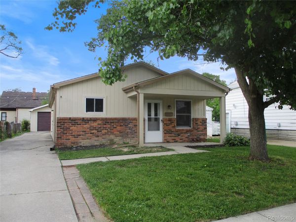 23777 Piper Avenue , Eastpointe, Mi 48021