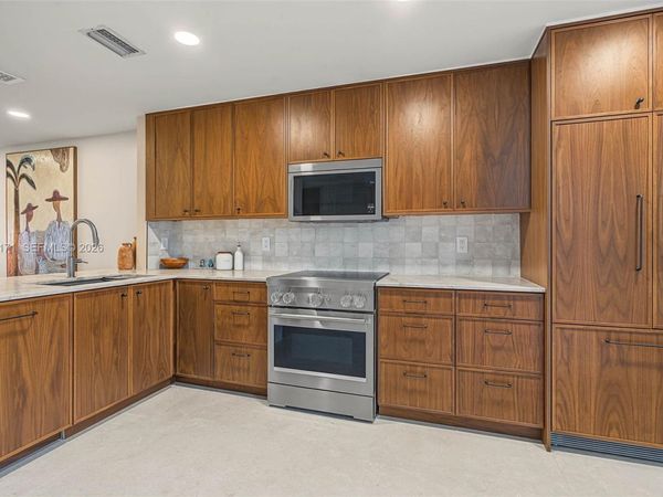 825 SE 2nd St , Unit 825, Fort Lauderdale, FL 33301