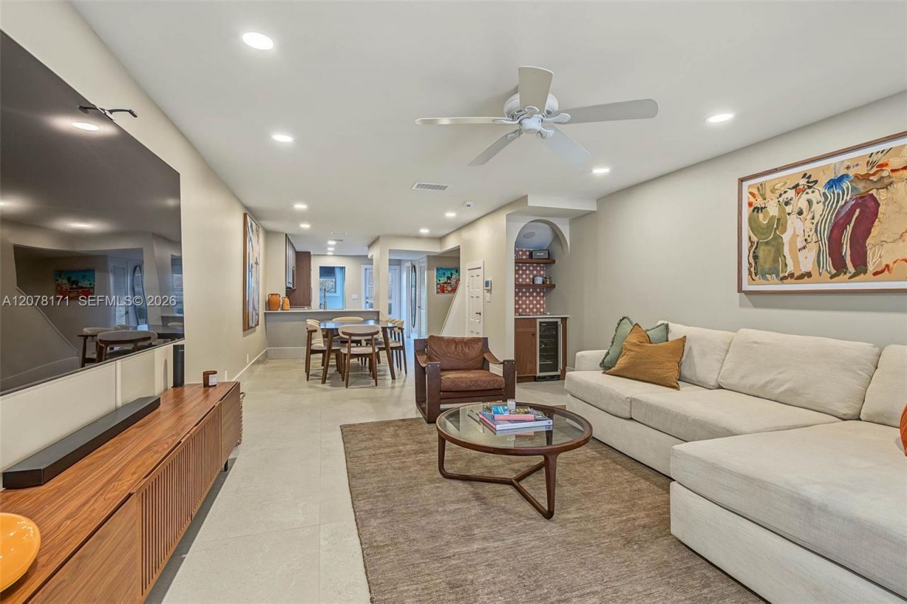 825 SE 2nd St , Unit 825, Fort Lauderdale, FL 33301 Photo