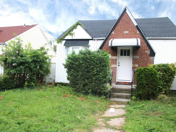 119-38 238 Street , Cambria Heights, NY 11411
