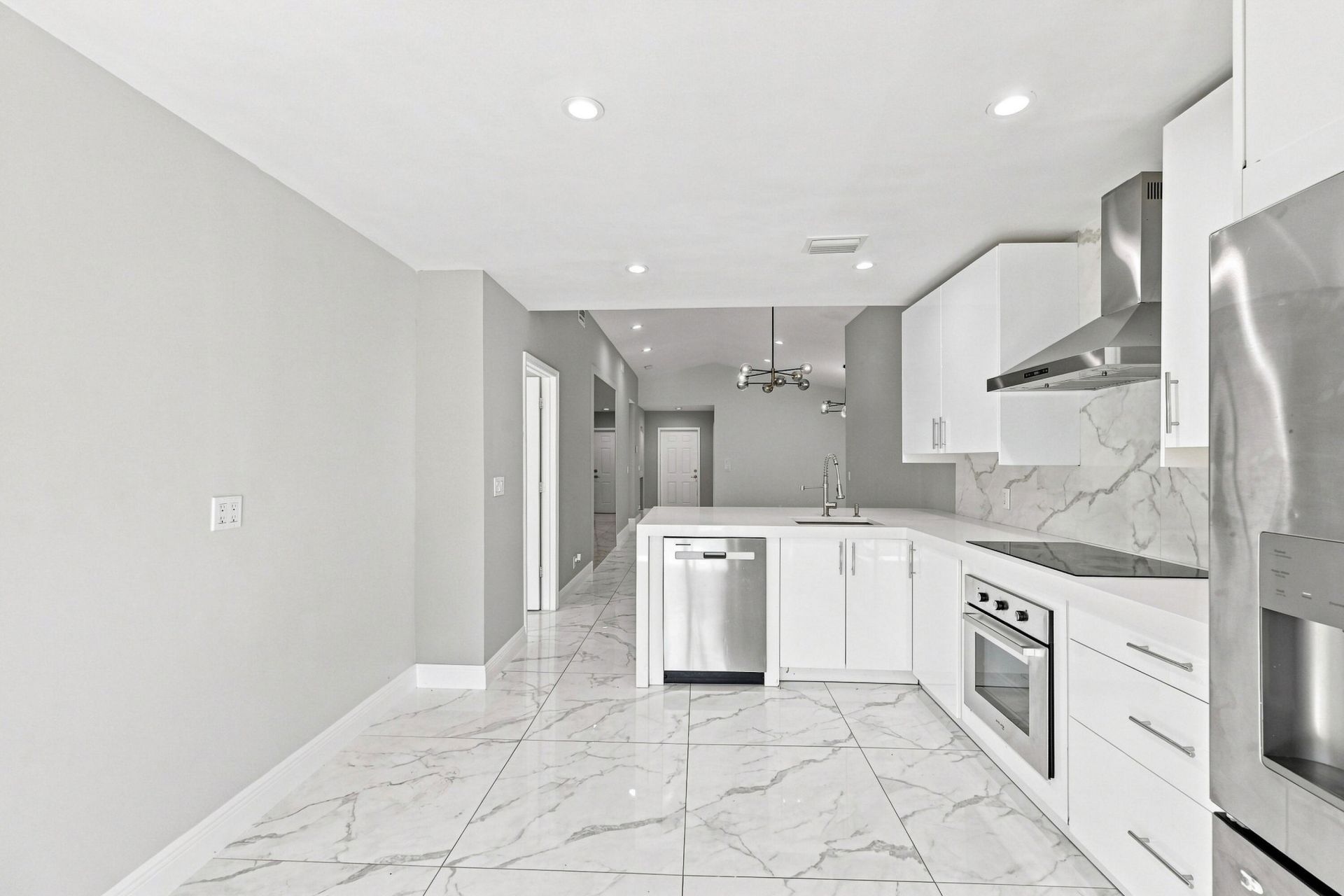 372 W Riverbend Drive, Unit 372, Sunrise, FL 33326 Photo