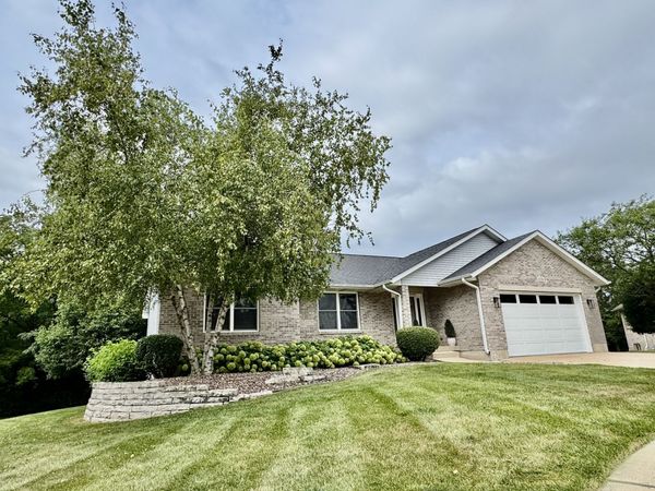 628 Krpan Court , DeKalb, IL 60115
