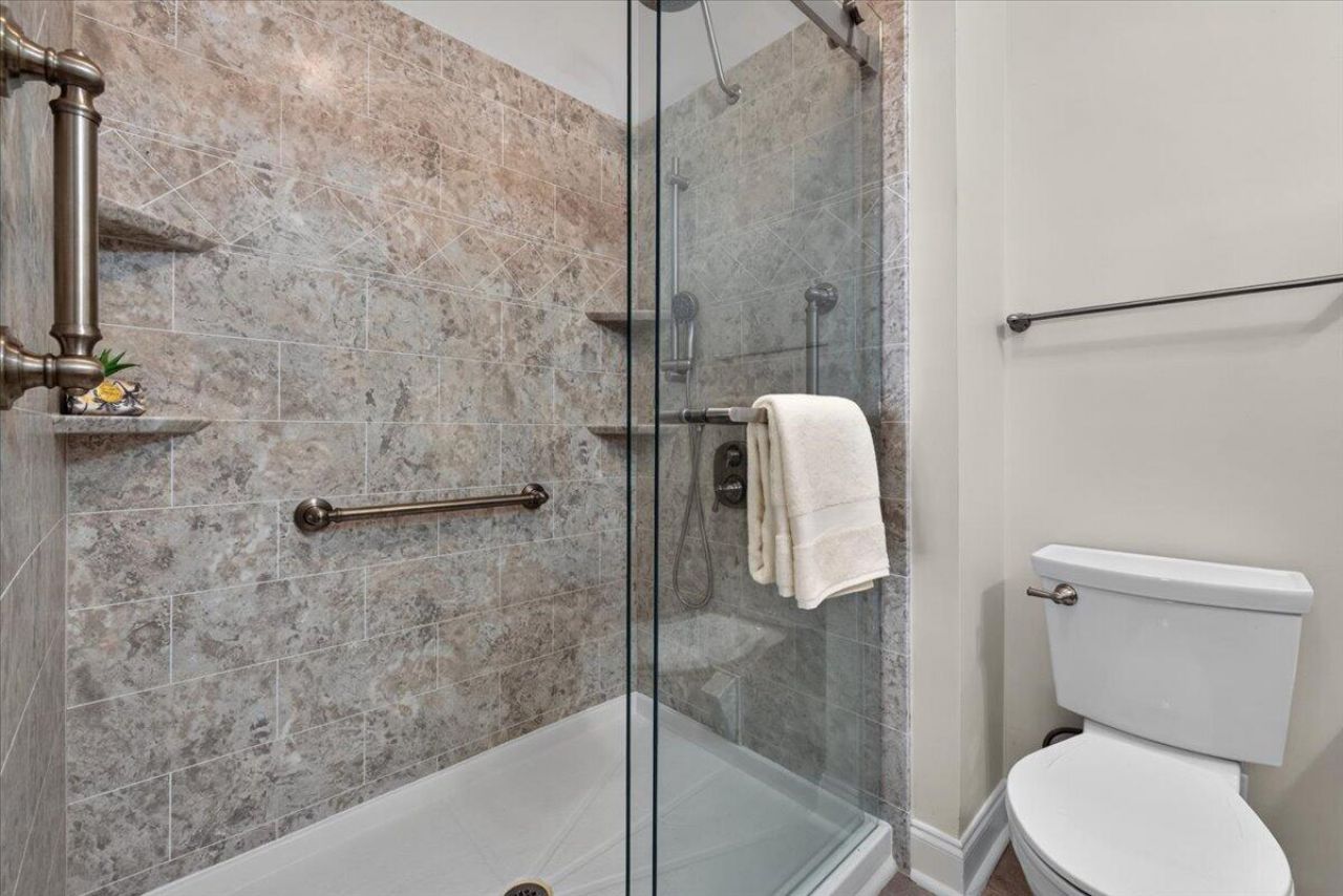 1307 Basildon Road Photo 18