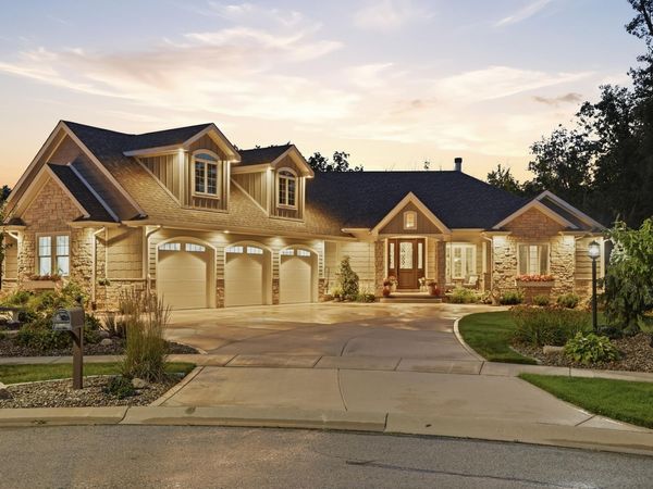 986 Sylvia Lane , Crown Point, IN 46307