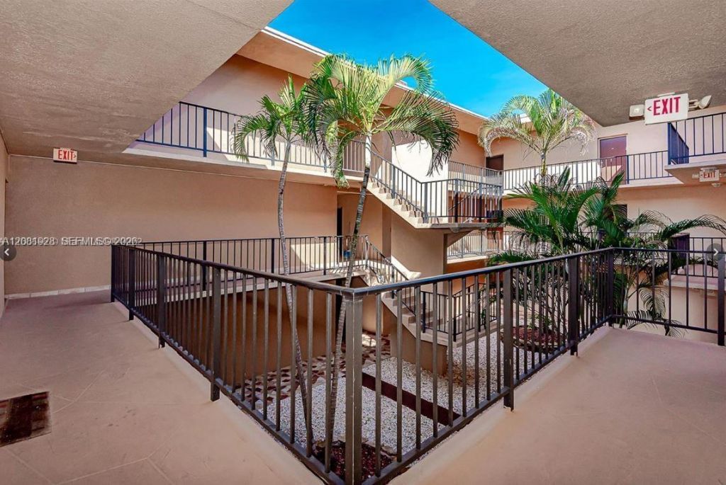 4000 N Hills Dr, Unit 29, Hollywood, FL 33021 Photo