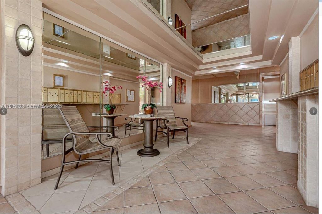 4000 N Hills Dr, Unit 29, Hollywood, FL 33021 Photo