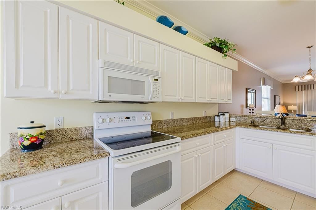 10391 Butterfly Palm Dr, Unit 1021, Fort Myers, FL 33966 Photo