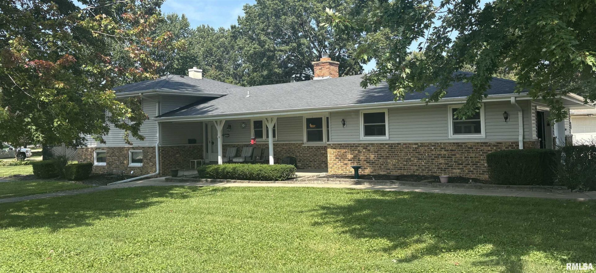 145 Circle Drive, Galesburg, IL 61401 Main Photo