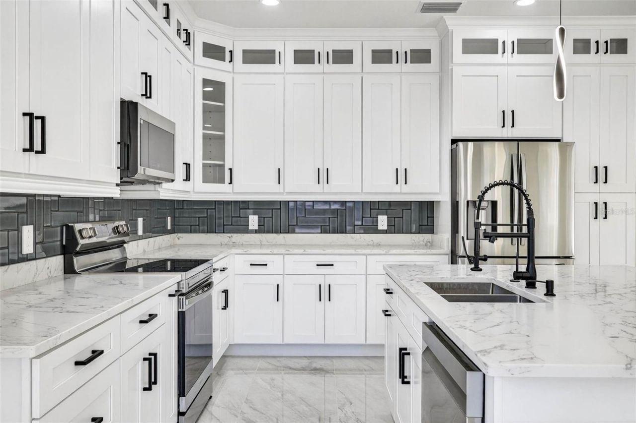 288 Roosevelt Avenue , Masaryktown, FL 34604 Photo