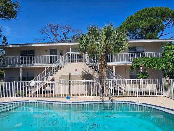 209 NW JEFFERSON CIRCLE N, Unit 13, ST PETERSBURG, FL 33702