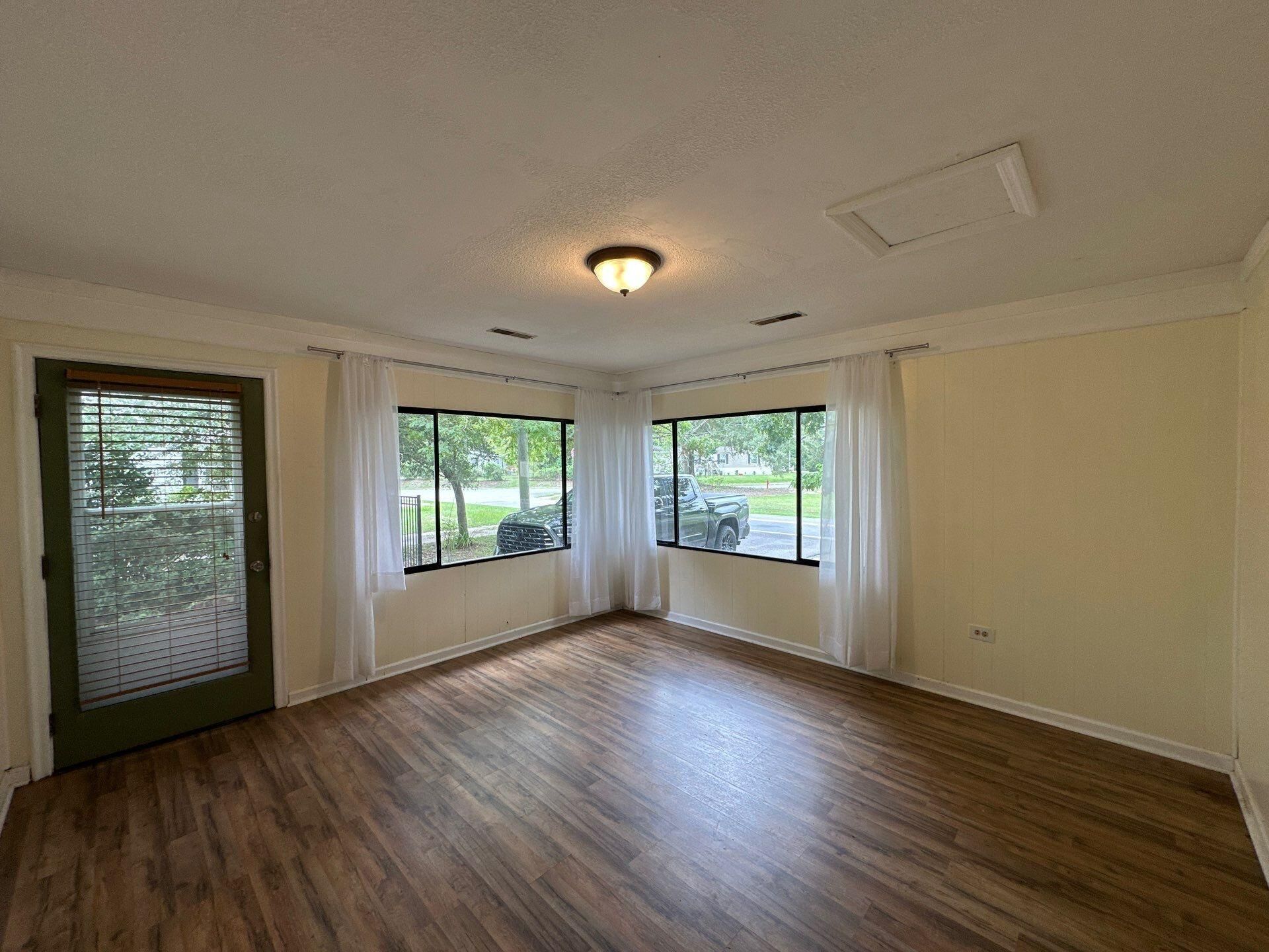 106 Roosevelt Drive Photo 13