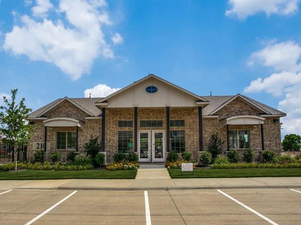 935 Ponds Edge Lane, Euless, TX 76040