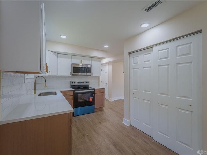 4889 Becker Drive, Dayton, OH 45417 Photo 18