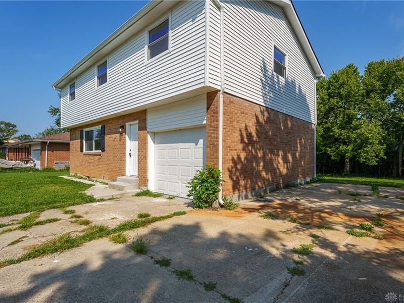 4889 Becker Drive, Dayton, OH 45417 Photo 5
