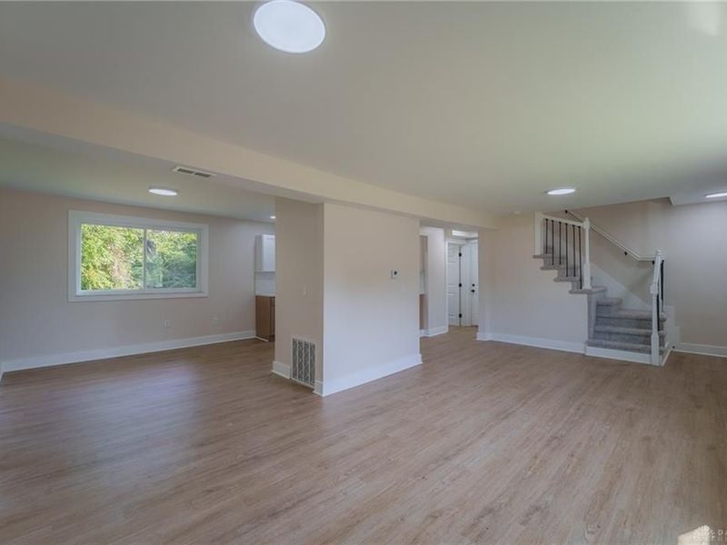4889 Becker Drive, Dayton, OH 45417 Photo 9