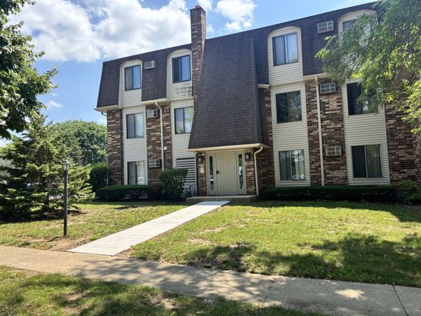 985 S Court Of Shorewood Court , Unit 2B, Vernon Hills, IL 60061