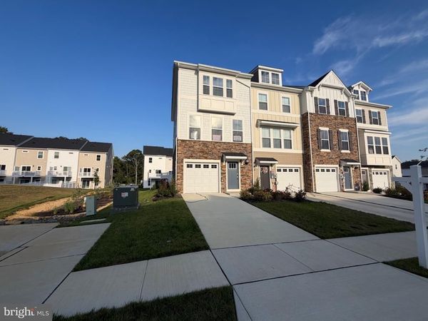 WHITE PLAINS, MD 20695