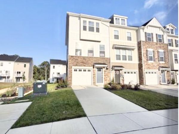 WHITE PLAINS, MD 20695