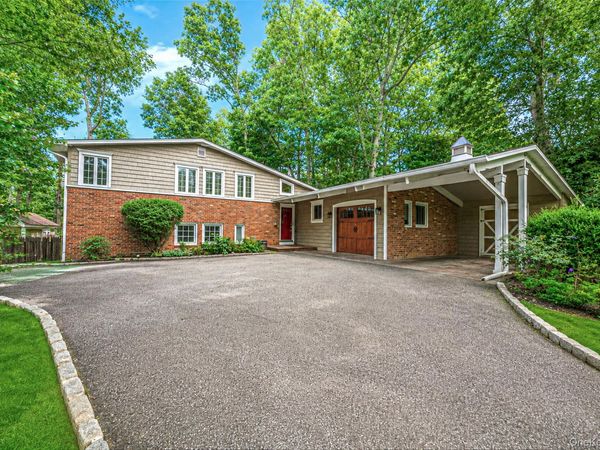 10 Highwood Road , East Norwich, NY 11732