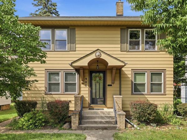 908 Kinsmoor Avenue, Fort Wayne, IN 46807