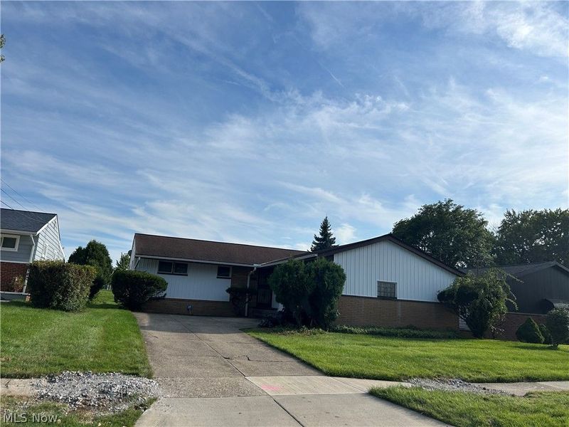 20504 Alameda Parkway, Highland Hills, OH 44128 Photo 1